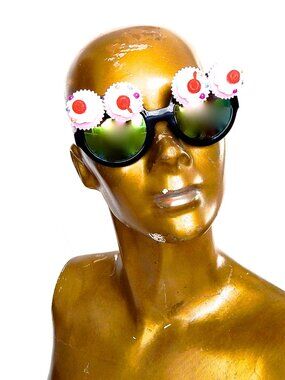 GASOLINE GLAMOUR SWEET 16 WILDE CATERPILLAR CUPCAKE SUNGLASSES *BROKEN 🧁🧁🧁
